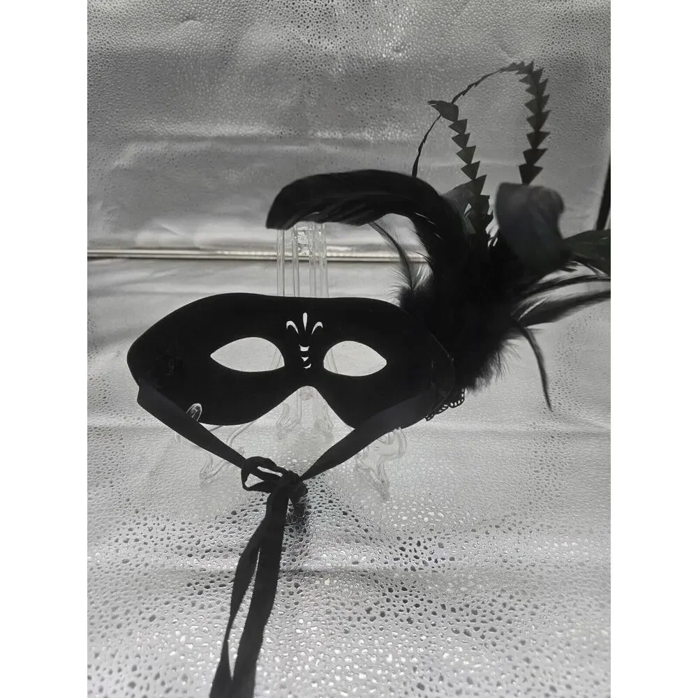 Mysteries Velvet Glitter Cat Mask W/ Rhinestone & Feathers